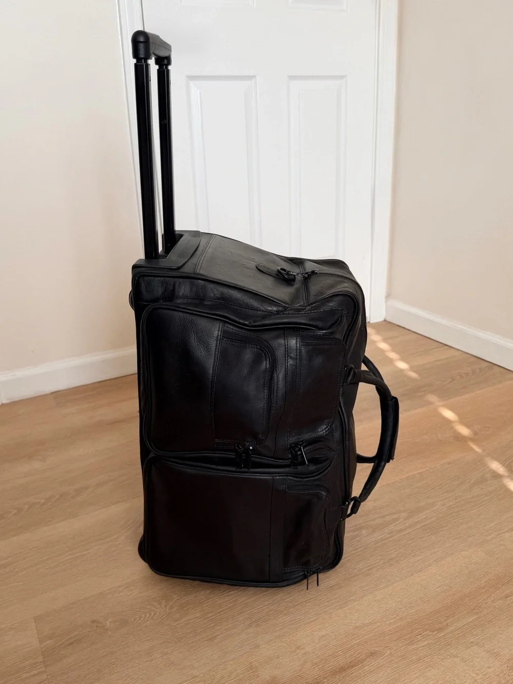 $1,250 NWOT Large Leather Rolling Duffel Bag Wheeled Carry On Handmade Colombia